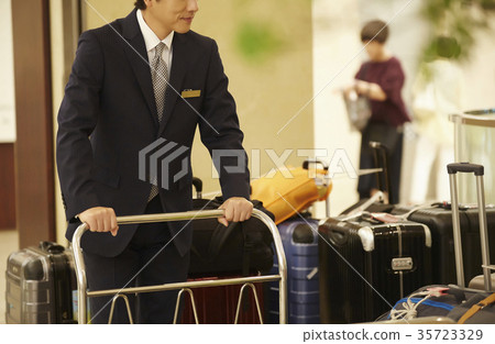 在酒店工作的人 在酒店工作的人 35723329