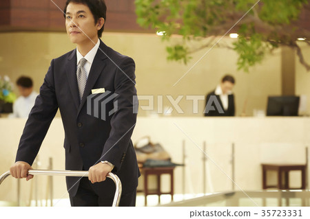 在酒店工作的人 在酒店工作的人 35723331