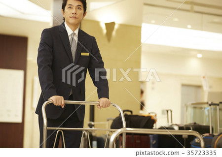 在酒店工作的人 在酒店工作的人 35723335