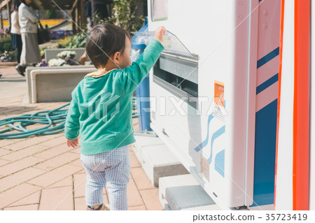 1 year old, little child, toddler 35723419