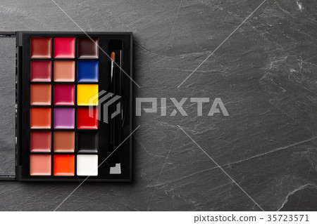 Professional make up palette with different colors Professional make up palette with different colors 35723571