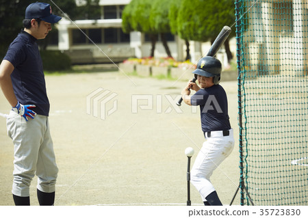 Boy baseball boy practicing batting 35723830