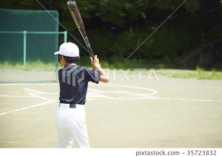 Boy baseball boy practicing batting Boy baseball boy practicing batting 35723832