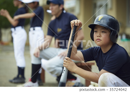 男孩棒球擊球手畫象 男孩棒球擊球手畫象 35724042