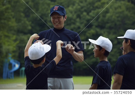 男孩棒球練習隊高觸感 男孩棒球練習隊高觸感 35724050