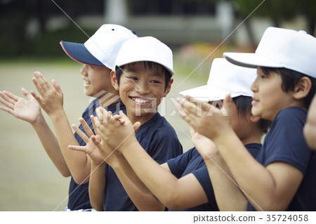 Boy baseball practice team member 35724058