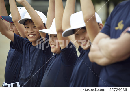 男孩棒球練習隊員 35724086
