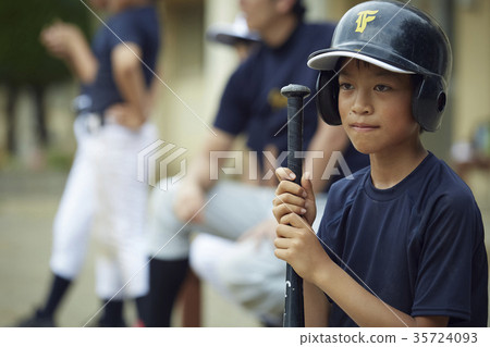 Boy baseball batters portrait Boy baseball batters portrait 35724093