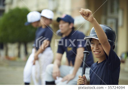 Boy baseball batters portrait Boy baseball batters portrait 35724094