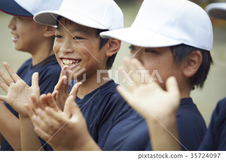 男孩棒球練習隊員 35724097