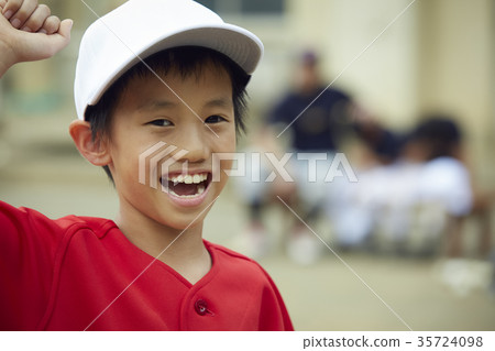 Boy baseball boy portrait Boy baseball boy portrait 35724098