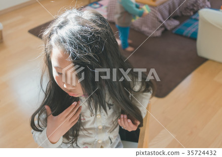 bed hair, younger, child rearing 35724432