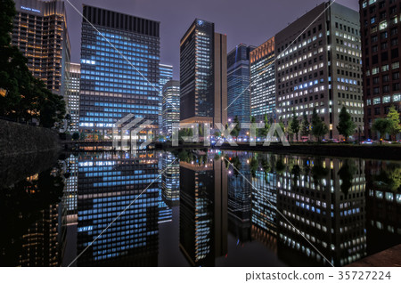 [東京夜景] Otemachi Wadakura Sakai Building反射 35727224