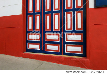 Colorful houses in colonial city Jardin, Antoquia 35729641