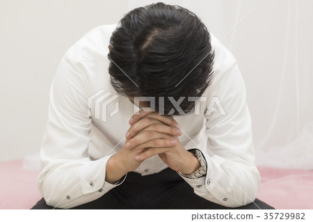 Trouble, thinking 20s male image 35729982