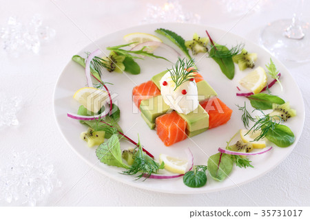 Appetizer of salmon avocado cream cheese 35731017