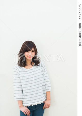年輕的女士 35732279