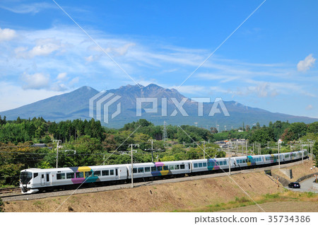 Chuo Line Limited Express Azusa與Yatsugatake在後面編號曲線 35734386
