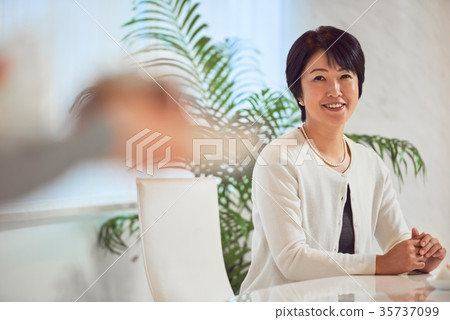 Madam tea time 35737099