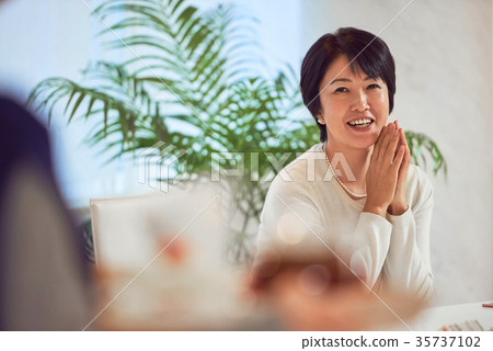 Madam tea time 35737102