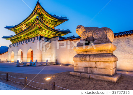 Gyeongbokgung Palace in Seoul City , South Korea. 35737255