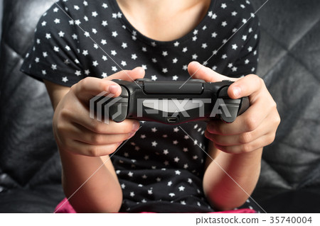 Child girl is playing 35740004