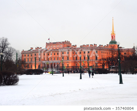 The Mikhailovsky Castle and Field of Mars. 35740804