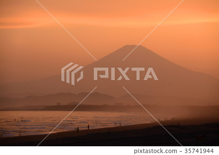 Sunset view of Mt. Fuji and Shonan coast Sunset view of Mt. Fuji and Shonan coast 35741944