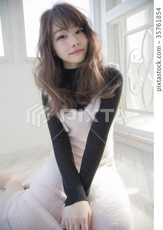 鬆散的中等頭髮 35761854