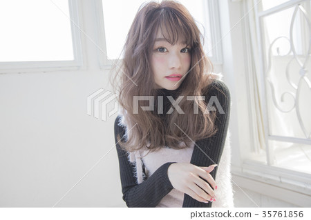 鬆散的中等頭髮 35761856