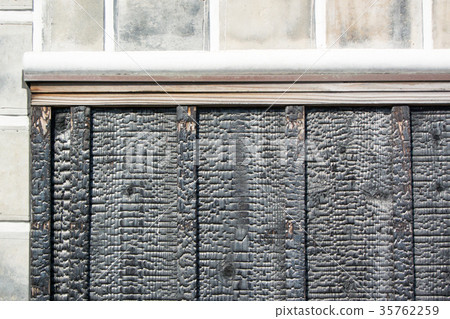 Kurashiki's storehouse wall 35762259