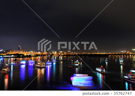 中華台北,大漢溪,美好,環境,愉快,歡樂,氣氛,戶外,堤防,高樓,房子 中華台北,大漢溪,美好,環境,愉快,歡樂,氣氛,戶外,堤防,高樓,房子 35762747