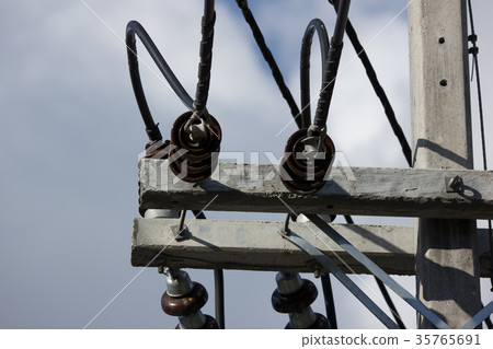 Closeup Eletricity line and electricity post Closeup Eletricity line and electricity post 35765691