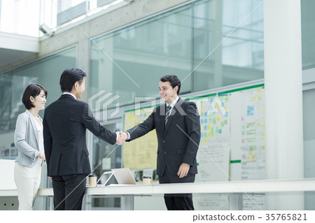 Global business scene _ 35765821