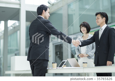Global business scene _ 35765826