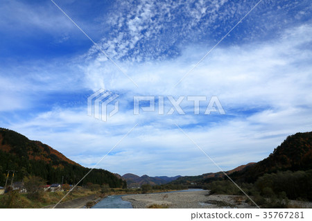 晚秋天秋天天空Inangawa 35767281