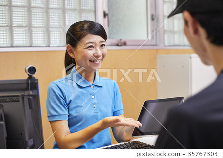 Gym reception 35767303