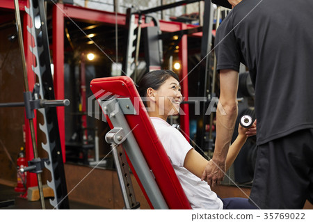 體育健身房 35769022