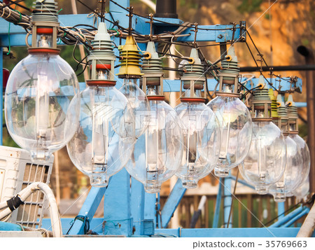 漁船上的補魚燈 漁船上的補魚燈 35769663