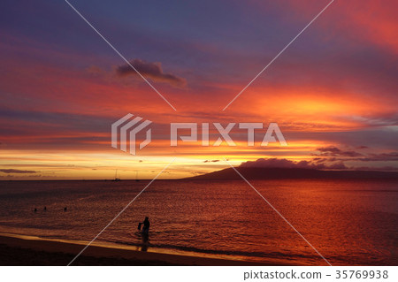 Sunset on Maui, Hawaii Sunset on Maui, Hawaii 35769938