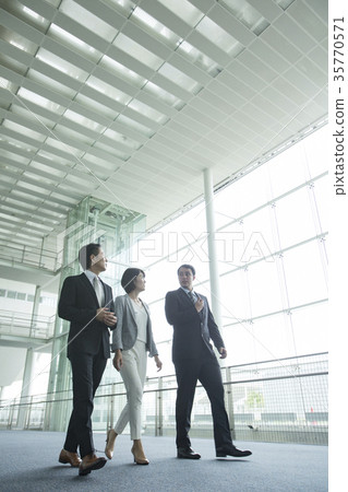 Global business image _ walk Global business image _ walk 35770571
