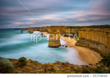 Sunset over The Twelve Apostles in Victoria Sunset over The Twelve Apostles in Victoria 35774030