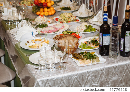 Wedding table that decorated with flower Wedding table that decorated with flower 35776328