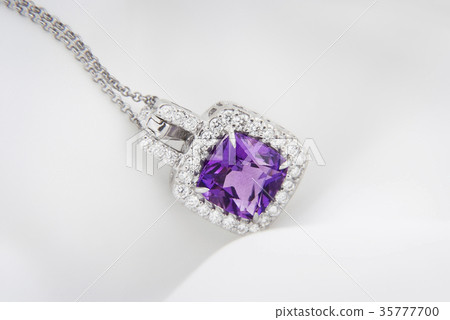 White gold pendant with rose violet amethyst White gold pendant with rose violet amethyst 35777700