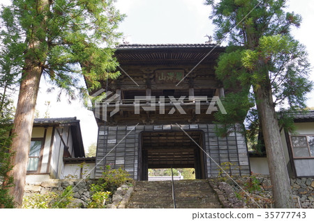 Shinshu Higashi-Chikuma-gun文化財產Shosui Temple Sanmon(Sanmon)Kanaga時期建築的大鐘樓 Shinshu Higashi-Chikuma-gun文化財產Shosui Temple Sanmon(Sanmon)Kanaga時期建築的大鐘樓 35777743