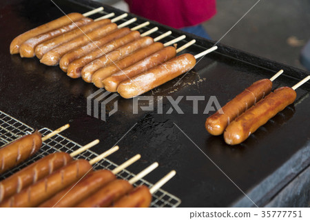 Frankfurt is burning at the opening of the festival 35777751