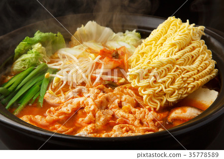 Kimchi hot pot with ramen 35778589