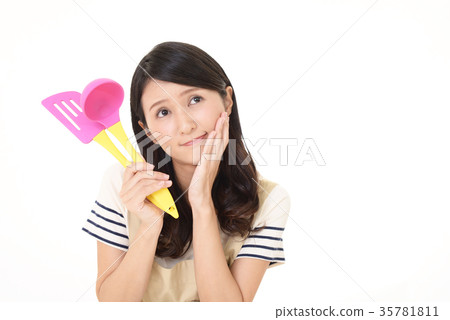Housewife who enjoys cooking 35781811
