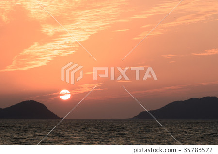 Sunset view from Satsuki Matsubara [Fukuoka prefecture Munakata city] 35783572