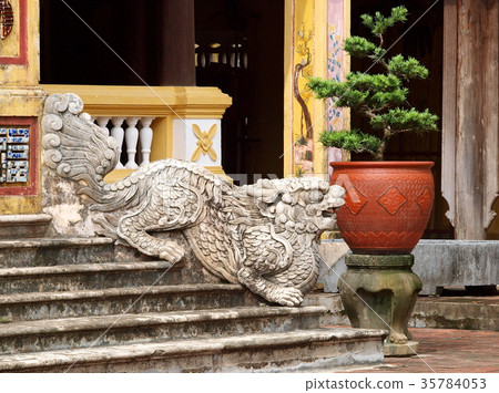 ancient vietnamese emperor FORBIDDEN PALACE 35784053